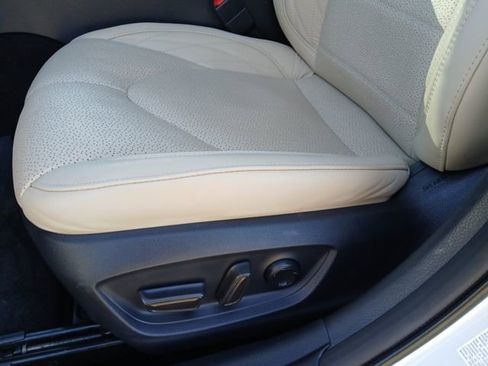 Used 2019 Toyota Avalon XLE image 22