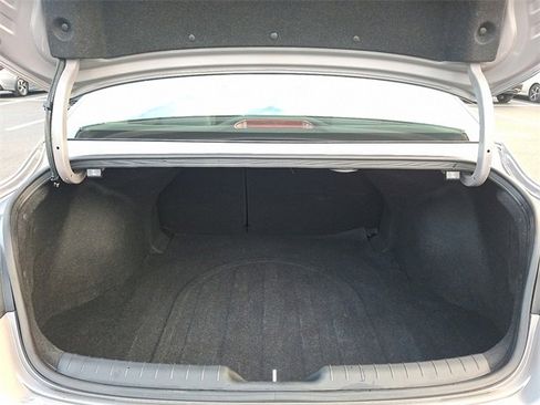 Used 2021 Hyundai Elantra Limited image 30