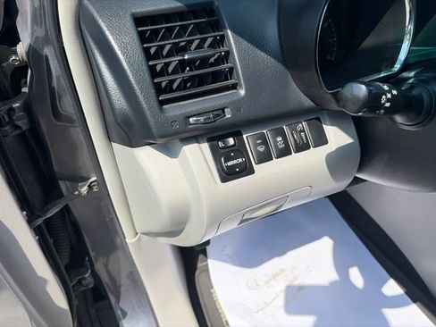 Used 2013 Toyota Highlander FWD w/ Cold Weather Pkg image 15