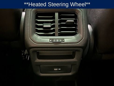 Used 2024 Volkswagen Taos SE AWD/4WD image 11