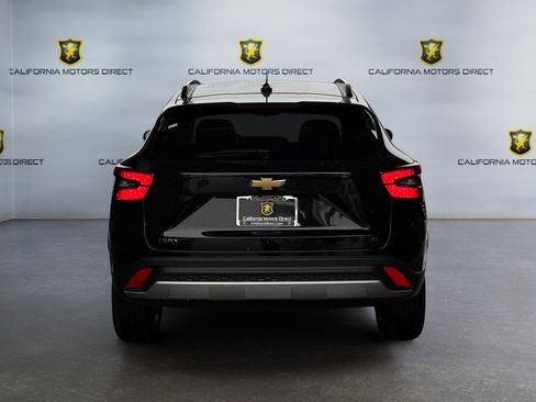 Used 2025 Chevrolet Trax LT image 3