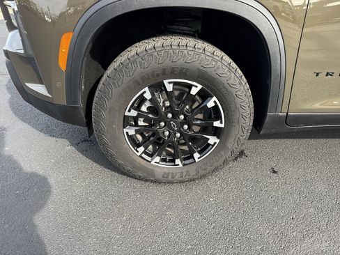 Used 2024 Chevrolet Traverse Z71 w/ Enhanced Driving Package image 10