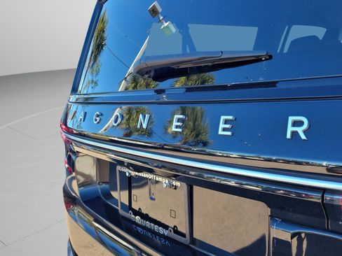 Used 2024 Jeep Wagoneer L Series II w/ Flexible Seating Group image 9