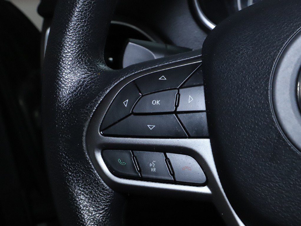 Used 2019 Jeep Cherokee Latitude w/ Popular Appearance Group AWD/4WD image 21