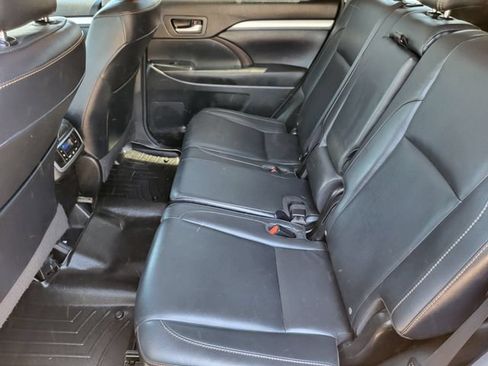 Used 2016 Toyota Highlander XLE AWD/4WD image 24