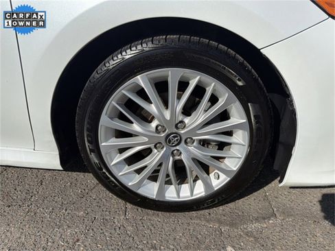 Used 2019 Toyota Camry XLE image 9