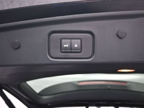 Used 2025 Nissan Pathfinder Platinum FWD image 14