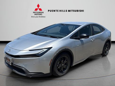 Used 2024 Toyota Prius LE FWD image 1