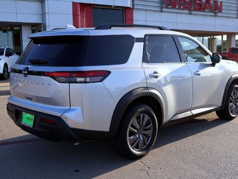 Certified 2025 Nissan Pathfinder SV FWD image 6