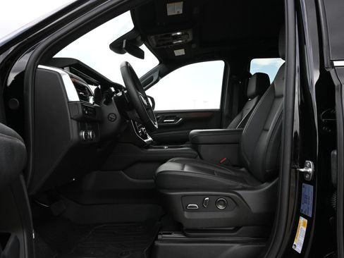 Used 2025 GMC Yukon Denali w/ Sun & Power Step Package RWD image 19