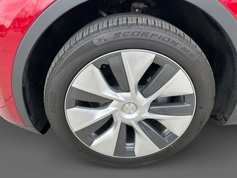 Used 2024 Tesla Model Y Long Range AWD/4WD image 19