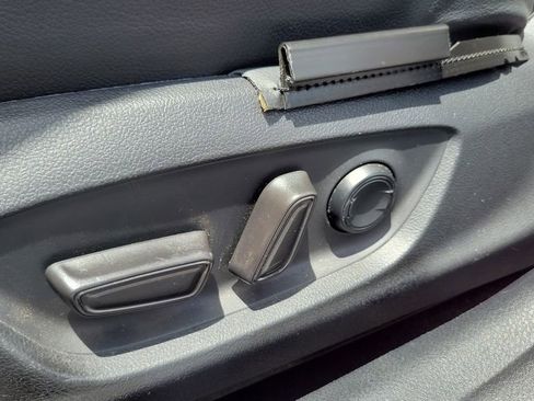 Used 2019 Toyota Camry SE FWD image 15