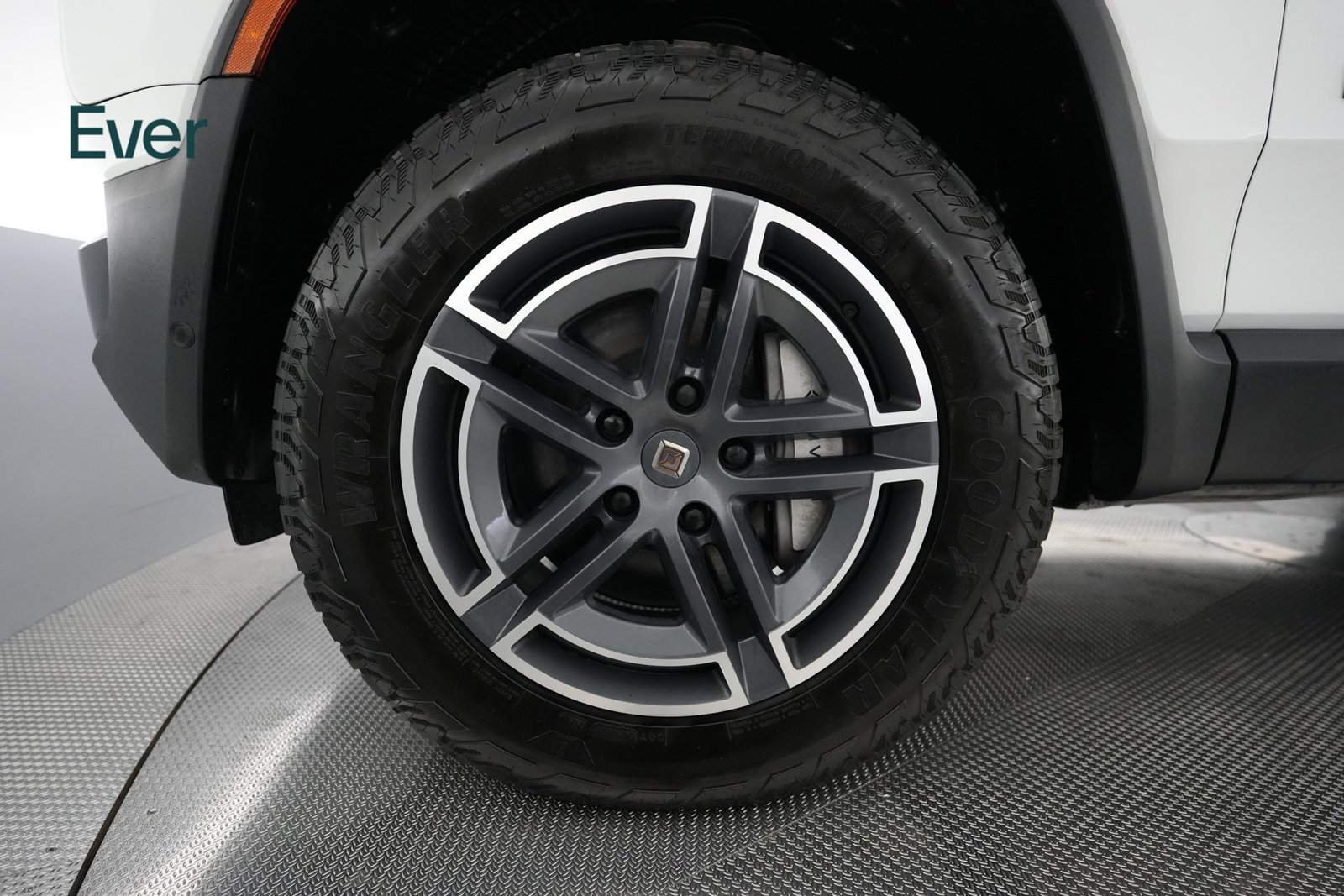 Used 2025 Rivian R1S Adventure Dual AWD/4WD image 19