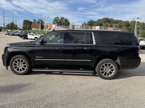 Used 2017 GMC Yukon XL Denali w/ Open Road Package AWD/4WD image 4