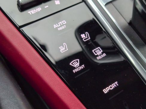 Used 2021 Porsche Cayenne image 18