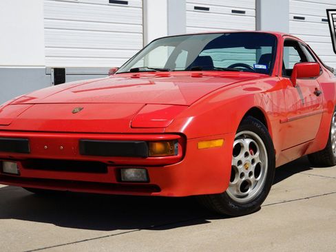 Used 1988 Porsche 944 Coupe image 2