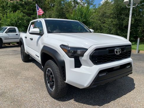 Used 2024 Toyota Tacoma TRD Off-Road AWD/4WD image 1