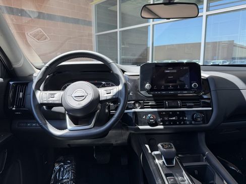 Used 2025 Nissan Pathfinder SV w/ SV Premium Package FWD image 16
