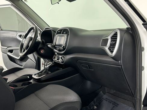 Used 2023 Kia Soul LX w/ LX Technology Package image 40