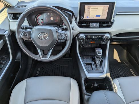 Used 2023 Toyota RAV4 XLE Premium image 6