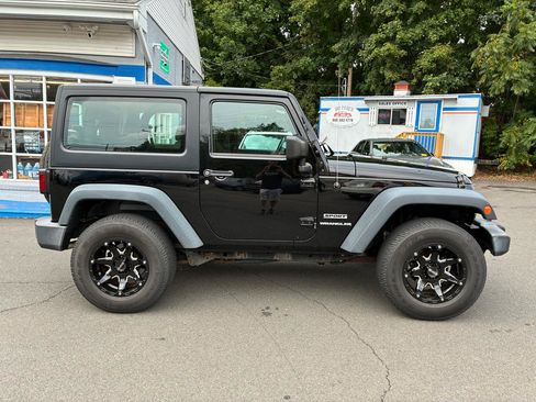 Used 2015 Jeep Wrangler Sport w/ Connectivity Group AWD/4WD image 6