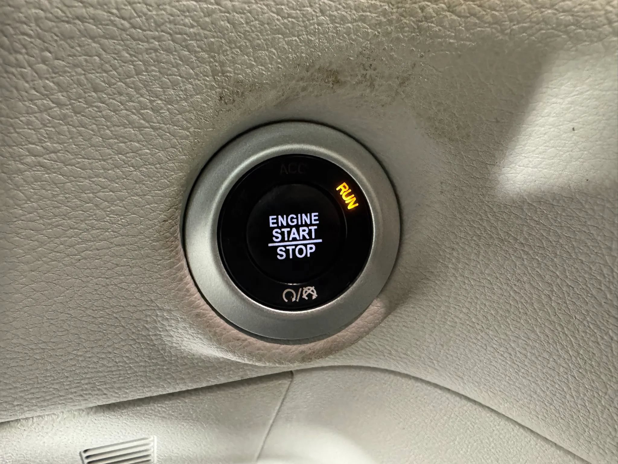 Used 2024 Chrysler Pacifica Touring-L AWD/4WD image 17