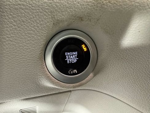 Used 2024 Chrysler Pacifica Touring-L AWD/4WD image 17
