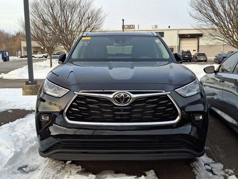 Certified 2026 Toyota Highlander Limited image 2