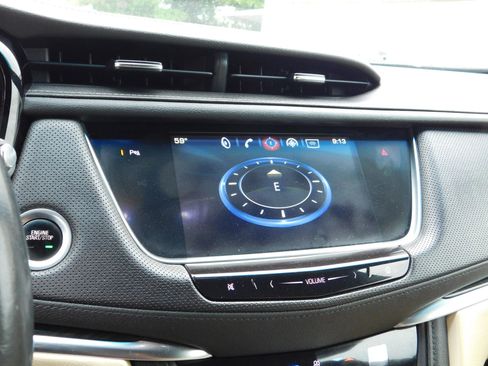 Used 2018 Cadillac XT5 FWD image 17