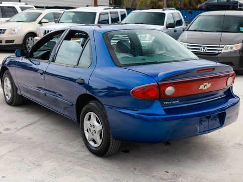 Used 2005 Chevrolet Cavalier Sedan w/ Preferred Equipment Group FWD image 4