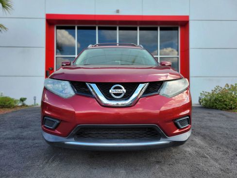 Used 2015 Nissan Rogue SV FWD image 2