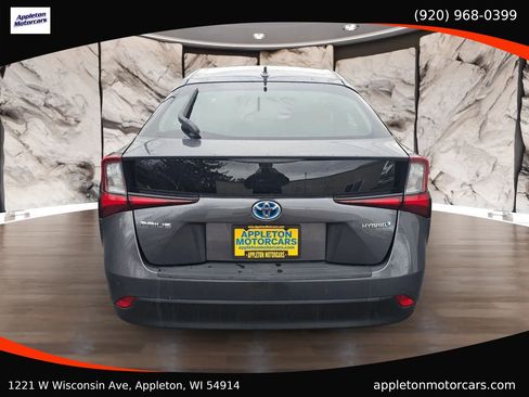 Used 2019 Toyota Prius LE image 7
