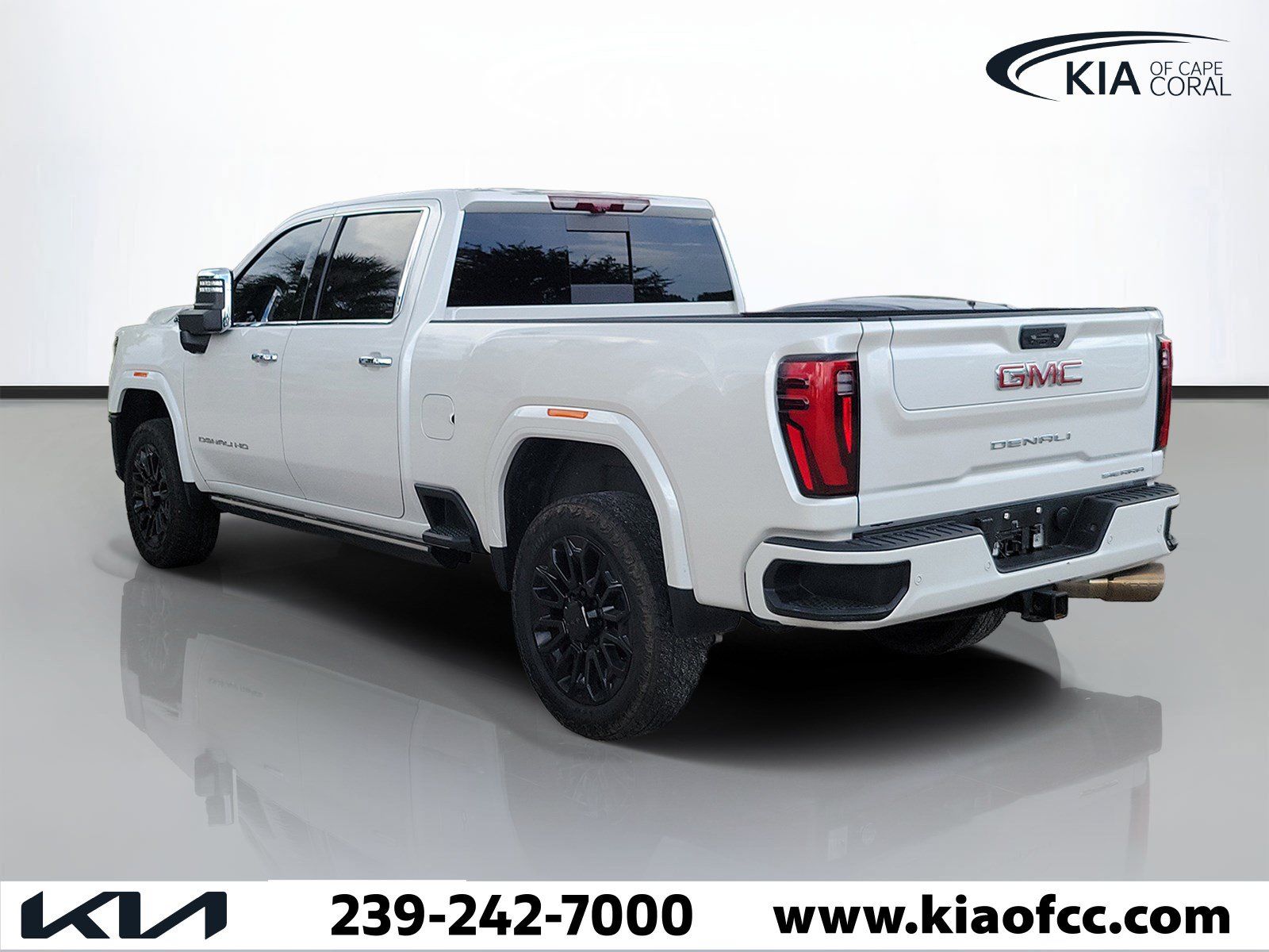 Used 2025 GMC Sierra 2500 Denali w/ Denali Reserve Package AWD/4WD image 4