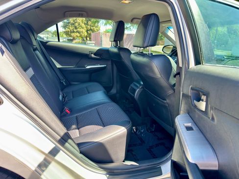 Used 2012 Toyota Camry SE FWD image 10