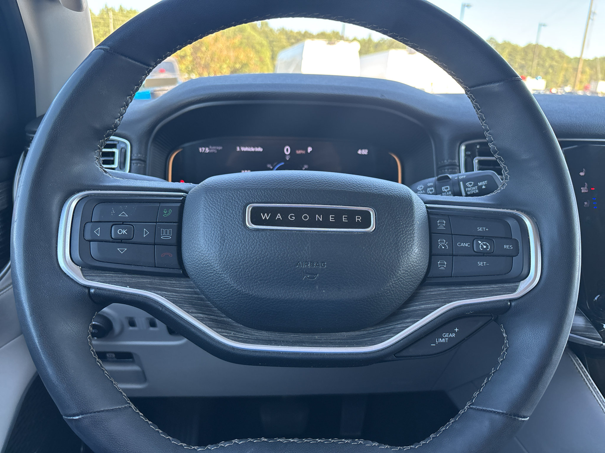 Used 2024 Jeep Wagoneer L Series II RWD image 11