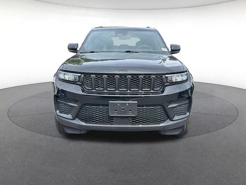 Used 2025 Jeep Grand Cherokee Altitude AWD/4WD image 9