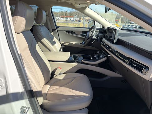 Used 2023 Lincoln Nautilus Reserve w/ Equipment Group 202A image 33