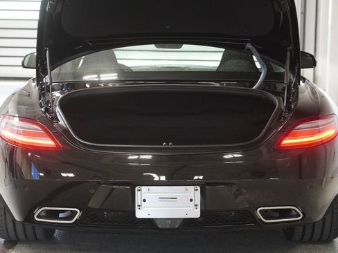 Used 2011 Mercedes-Benz SLS AMG Coupe image 32