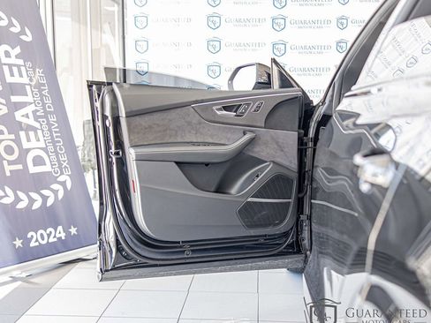 Used 2025 Audi SQ8 Premium Plus w/ 23" Wheel Package AWD/4WD image 32