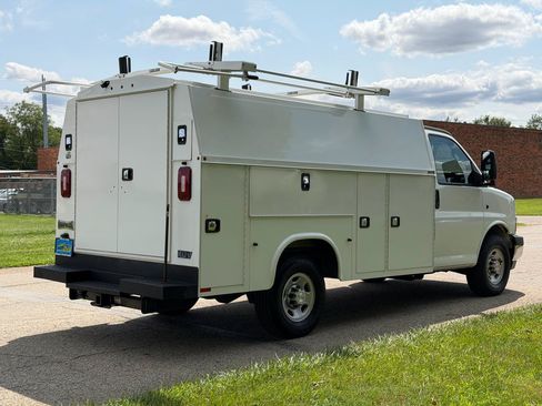 Used 2022 Chevrolet Express 3500 w/ Power Convenience Package RWD image 6