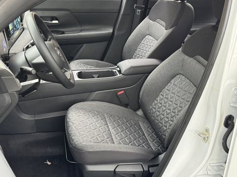 New 2026 Nissan Kicks SV w/ Cold Weather Package FWD image 28