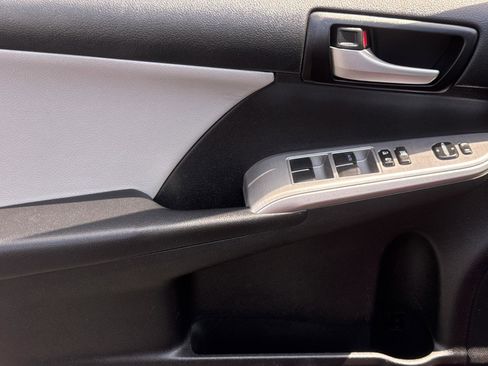 Used 2012 Toyota Camry SE w/ Leather Pkg image 14