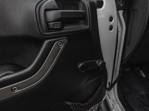 Used 2015 Jeep Wrangler Sport image 18