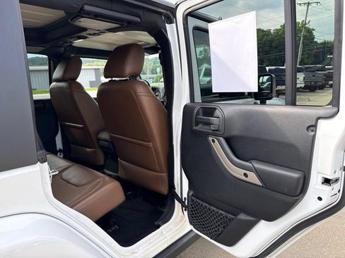 Used 2017 Jeep Wrangler Unlimited Sahara AWD/4WD image 43