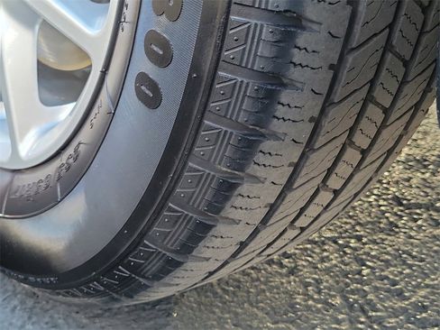 Used 2024 Chrysler Pacifica Touring-L image 29