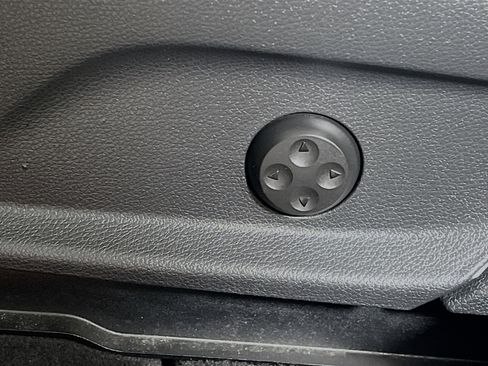 Used 2021 Mercedes-Benz GLC 300 image 16