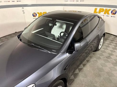 Used 2023 Tesla Model Y Long Range AWD/4WD image 9
