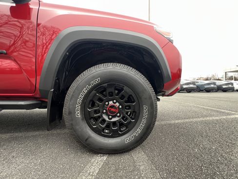 Used 2019 Toyota Tacoma TRD Off-Road image 32