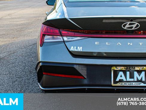 Used 2025 Hyundai Elantra SEL FWD image 11
