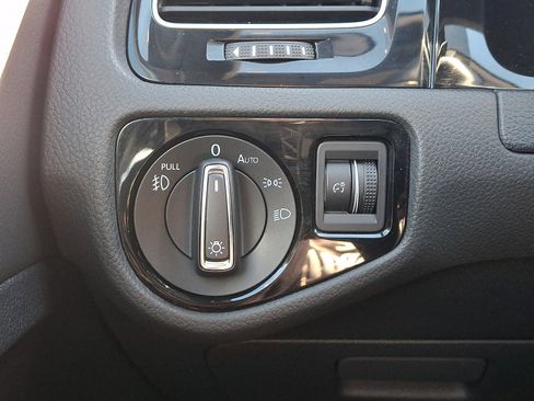 Used 2019 Volkswagen GTI SE image 23